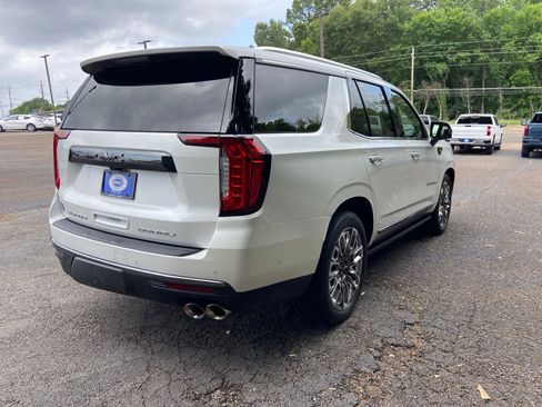 Used 2023 GMC Yukon Denali Ultimate AWD/4WD image 5