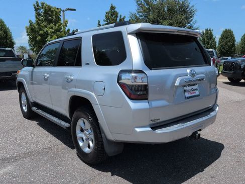 Used 2019 Toyota 4Runner SR5 AWD/4WD image 4