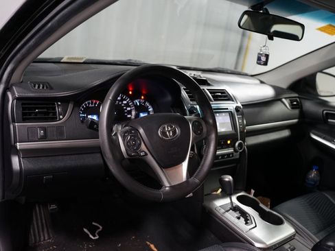 Used 2014 Toyota Camry SE image 7