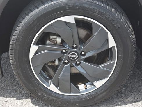 Used 2024 Nissan Rogue SV FWD image 10