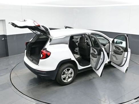 Used 2022 GMC Terrain SLE w/ LPO, Floor Liner Package image 42