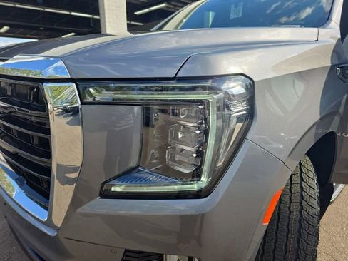 Used 2022 GMC Yukon XL SLE w/ Gmc Pro Safety Plus Package image 32