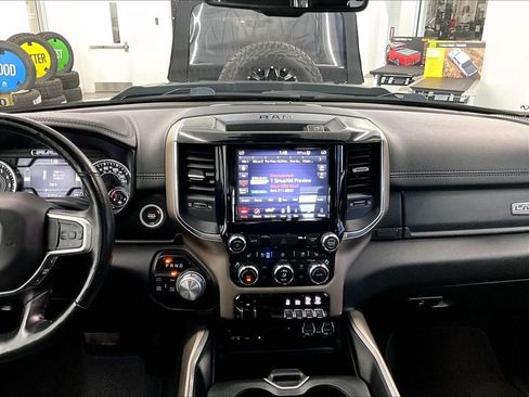 Used 2019 RAM 1500 Laramie AWD/4WD image 18