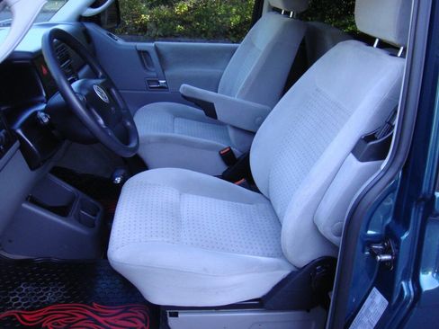 Used 2003 Volkswagen Eurovan MV image 12