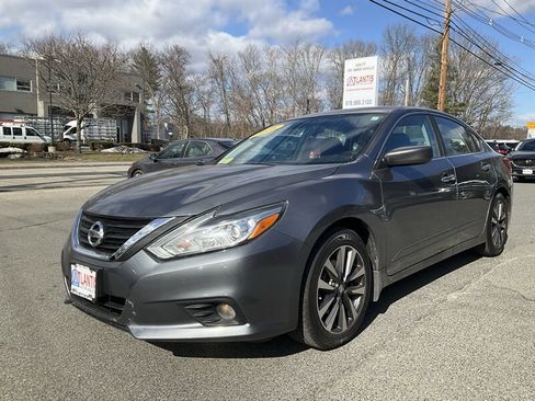 Used 2016 Nissan Altima 2.5 SV image 1