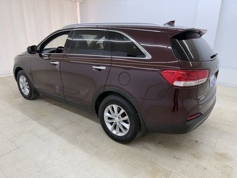 Used 2018 Kia Sorento LX image 3