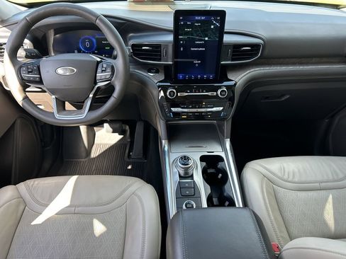 Used 2022 Ford Explorer Platinum w/ Technology Package image 13