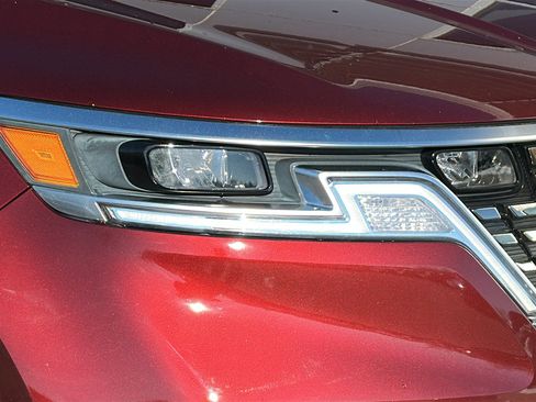 Used 2022 Kia Carnival SX image 4