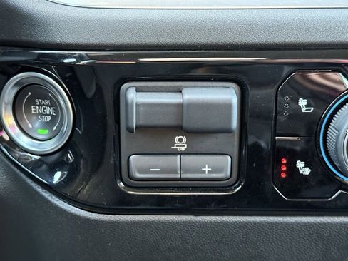 Used 2025 Chevrolet Silverado 3500 LT w/ Convenience Package image 25