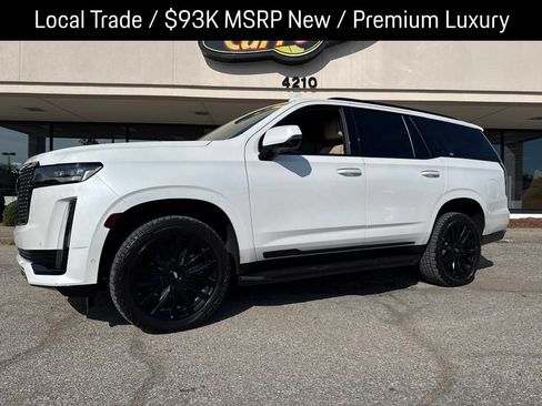 Used 2022 Cadillac Escalade Premium Luxury AWD/4WD image 1