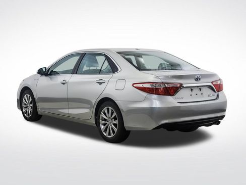 Used 2015 Toyota Camry XLE w/ Moonroof Package FWD image 3