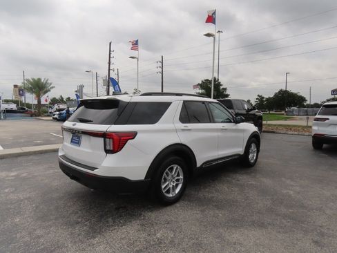 Certified 2025 Ford Explorer Active RWD image 11