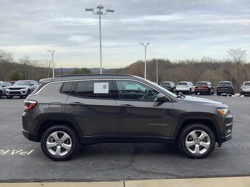 Certified 2019 Jeep Compass Latitude w/ Cold Weather Group image 4