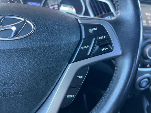 Used 2017 Hyundai Veloster Value Edition image 19