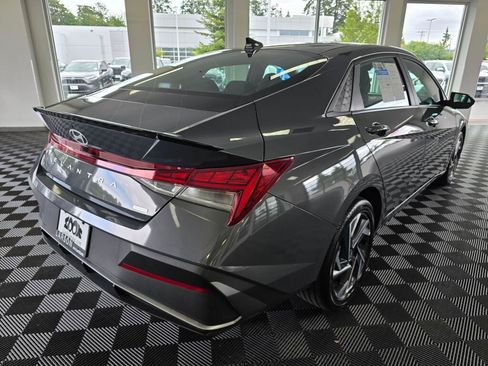 Used 2025 Hyundai Elantra SEL FWD image 3