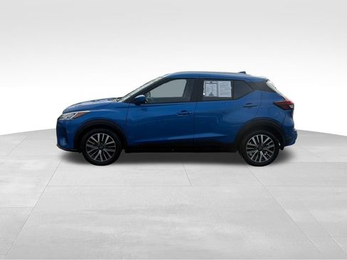 Used 2023 Nissan Kicks SV image 4