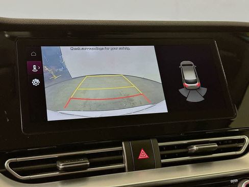 Used 2022 Kia Niro EX Premium image 30