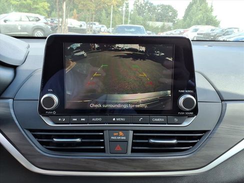 New 2025 Nissan Altima 2.5 SV image 9