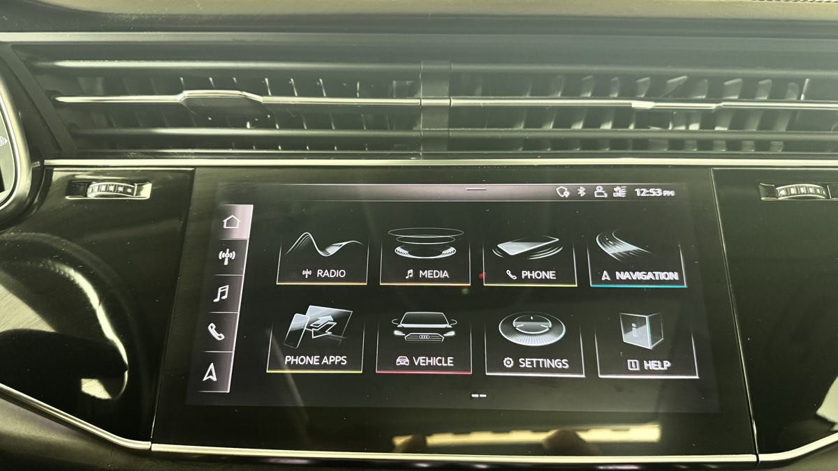 Used 2019 Audi Q8 Prestige w/ Luxury Package AWD/4WD image 23