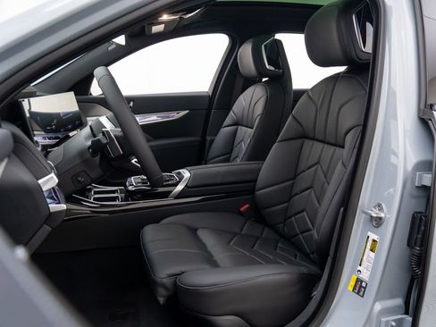 New 2026 BMW i7 xDrive60 w/ Executive Package image 16