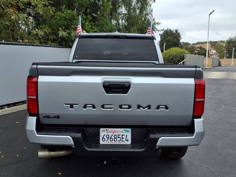 Certified 2025 Toyota Tacoma TRD Off-Road AWD/4WD image 7