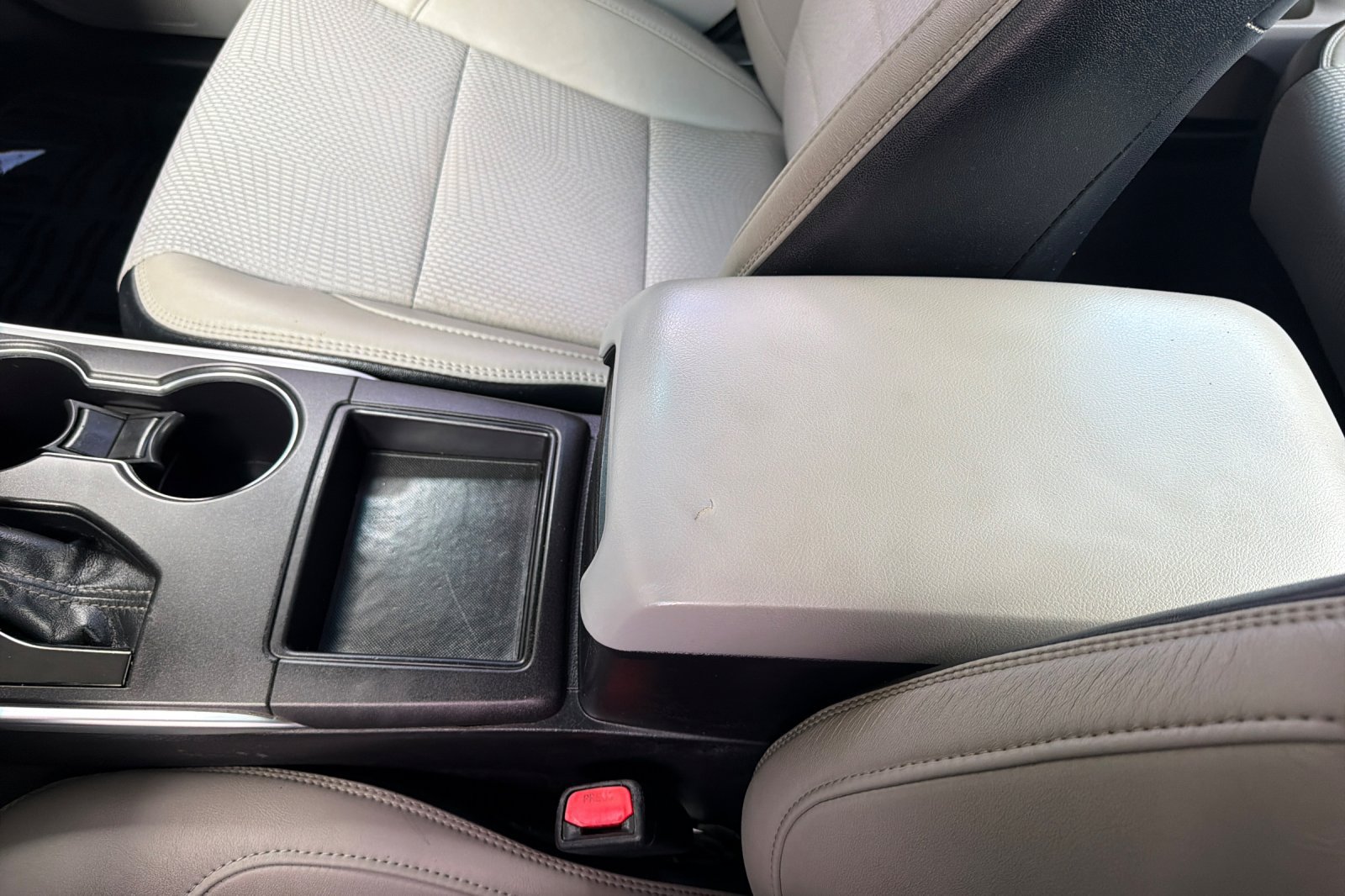 Used 2016 Toyota Camry SE FWD image 25