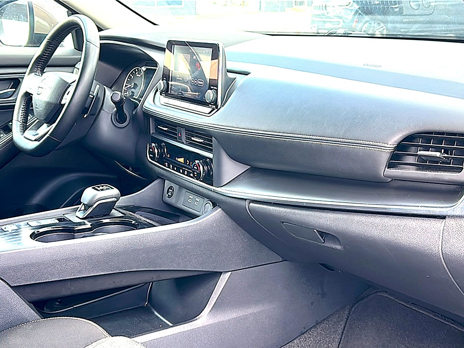 Used 2025 Nissan Rogue SV FWD image 23