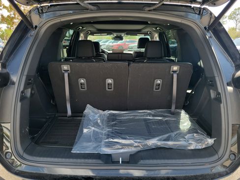 Certified 2025 Honda Pilot Black Edition image 12