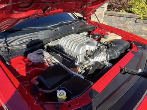 Used 2016 Dodge Challenger SRT Hellcat image 13