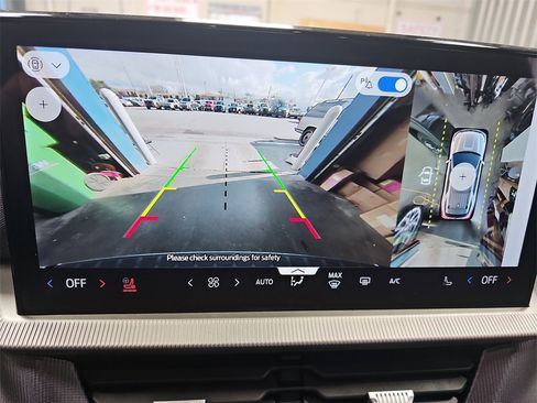 Used 2025 Ford Explorer ST-Line w/ ST-Line Street Pack image 21