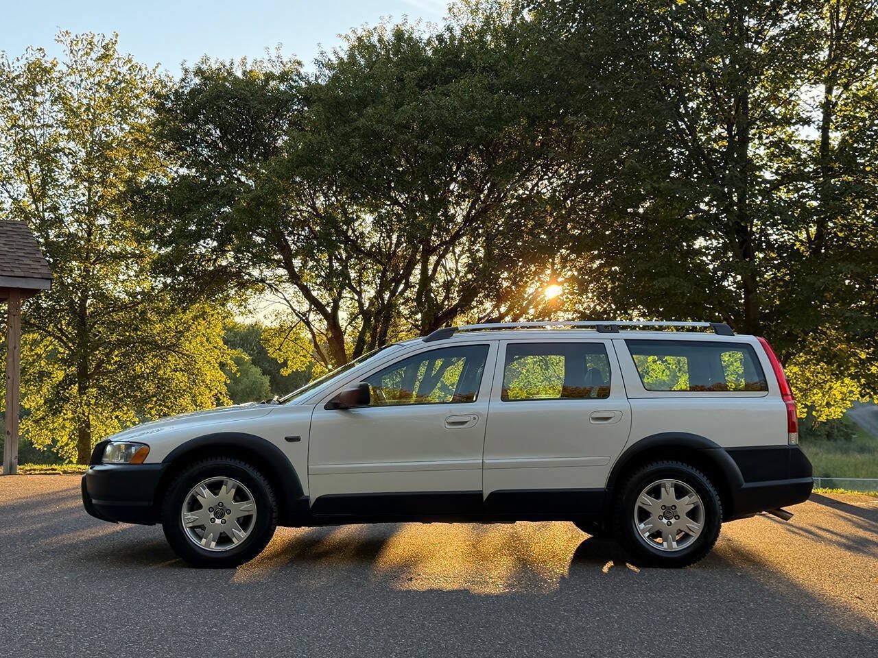 Used 2005 Volvo XC70 AWD/4WD image 2