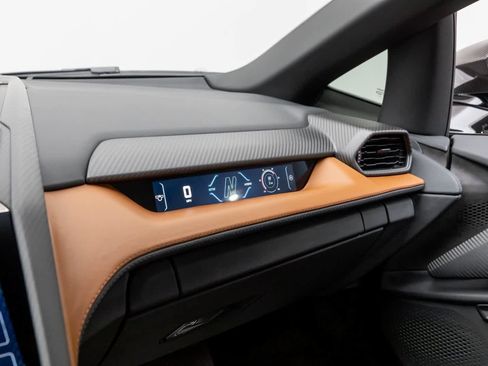 Used 2024 Lamborghini Revuelto image 30