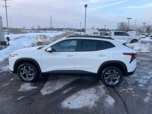New 2026 Chevrolet Trax LT w/ LT Convenience Package image 4