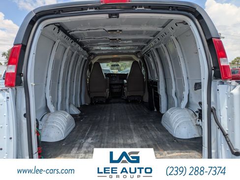 Used 2022 Chevrolet Express 3500 Extended w/ Driver Convenience Package RWD image 11