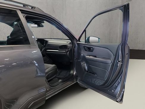 Used 2025 Subaru Forester Premium AWD/4WD image 36