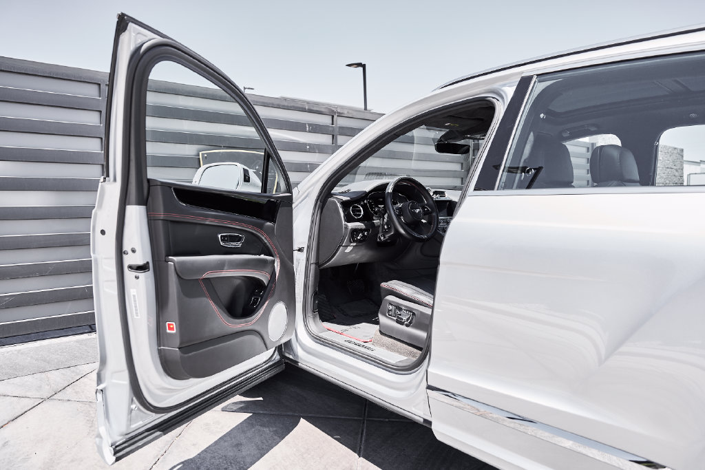 Used 2021 Bentley Bentayga AWD/4WD image 29