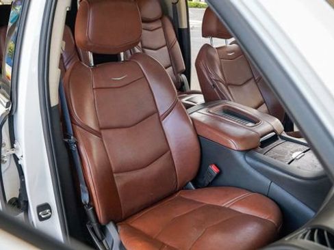 Used 2019 Cadillac Escalade ESV Premium Luxury image 80