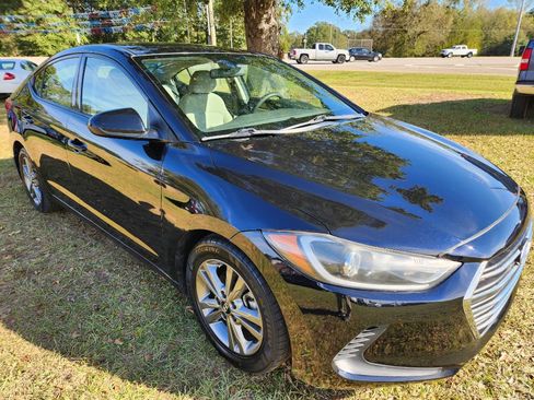 Used 2018 Hyundai Elantra SEL image 2