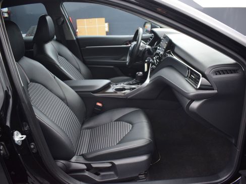 Used 2023 Toyota Camry SE image 10