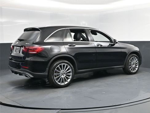 Used 2021 Mercedes-Benz GLC 300 4MATIC image 4