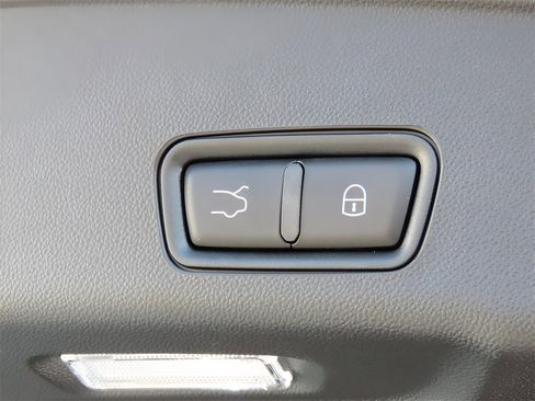 New 2025 Maserati Grecale Folgore image 24