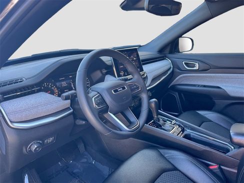 Used 2024 Jeep Compass Latitude w/ Altitude Special Edition image 10