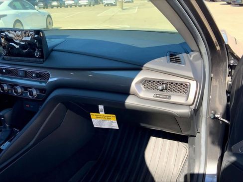 Used 2025 Acura Integra image 16