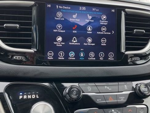 Used 2018 Chrysler Pacifica Touring-L w/ Premium Audio Group FWD image 45