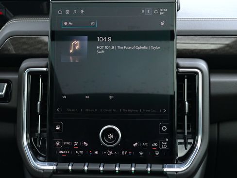 Used 2025 GMC Yukon Elevation w/ Elevation Premium Package image 19