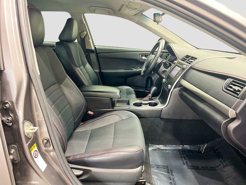 Used 2017 Toyota Camry SE image 15