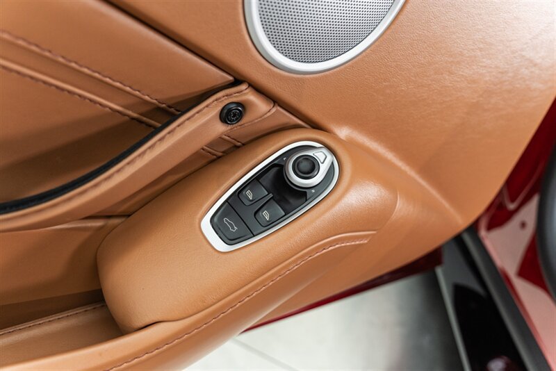 Used 2020 Aston Martin V8 Vantage Coupe RWD image 78