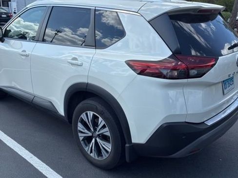 Used 2022 Nissan Rogue SV w/ SV Premium Package image 5