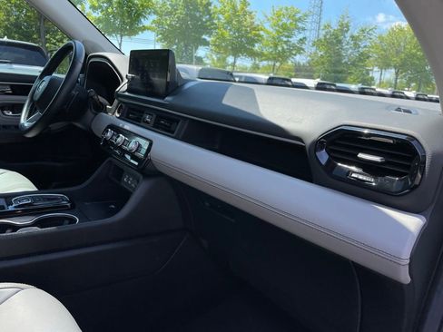 Certified 2025 Honda Pilot Touring image 34