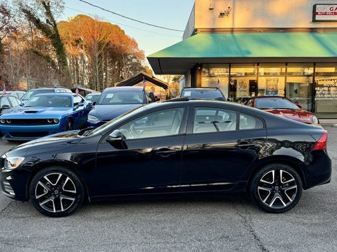 Used 2017 Volvo S60 T5 Dynamic image 6